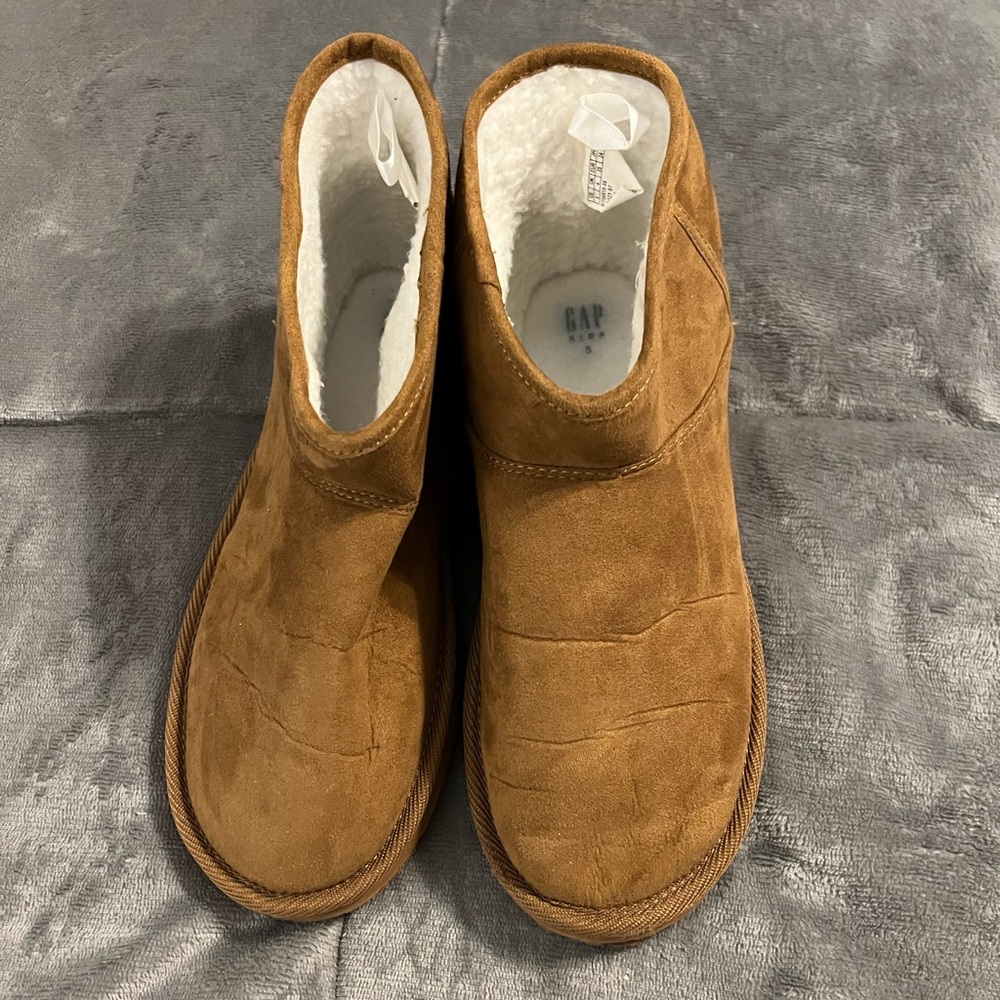 NWOT, Gap Kids Ugg-Style Boots, Size 5